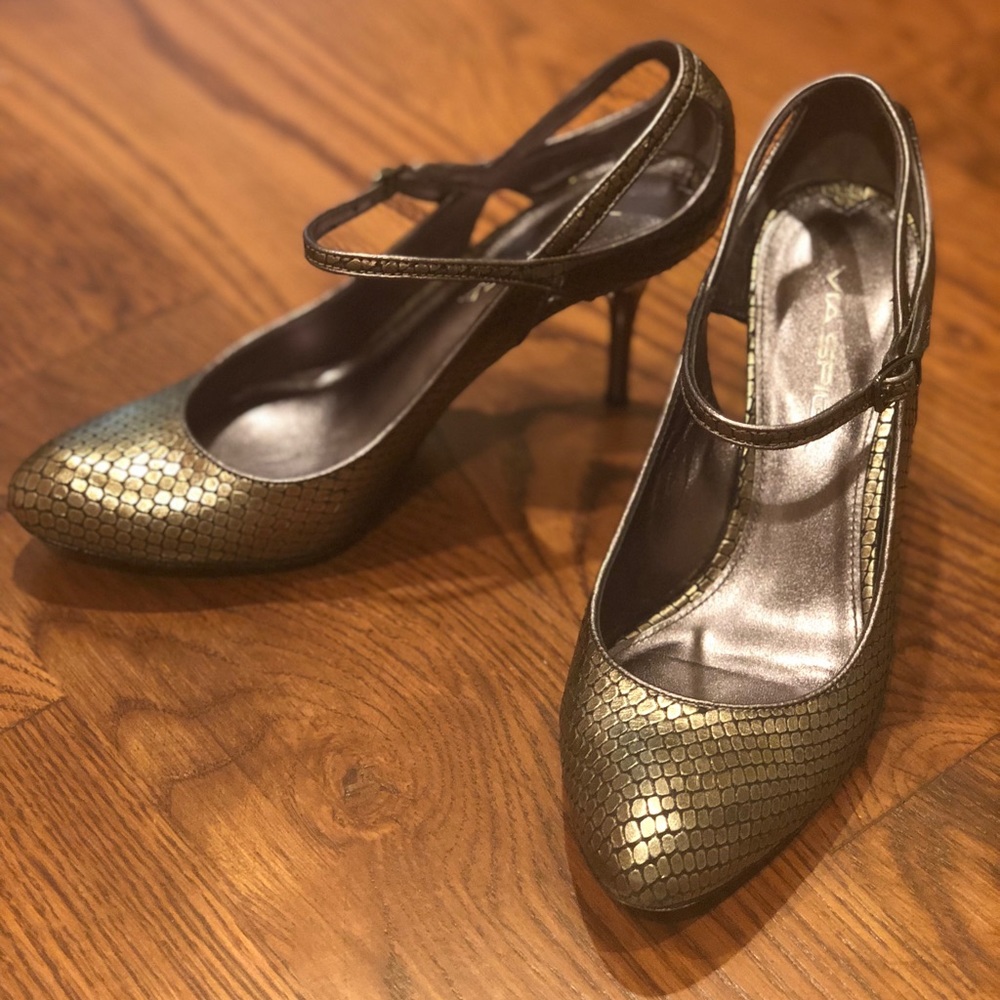 Via Spiga V-Opal Platinum Heels Size 5.5